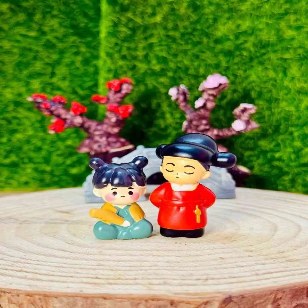 Traditional Mini Japanese Couple