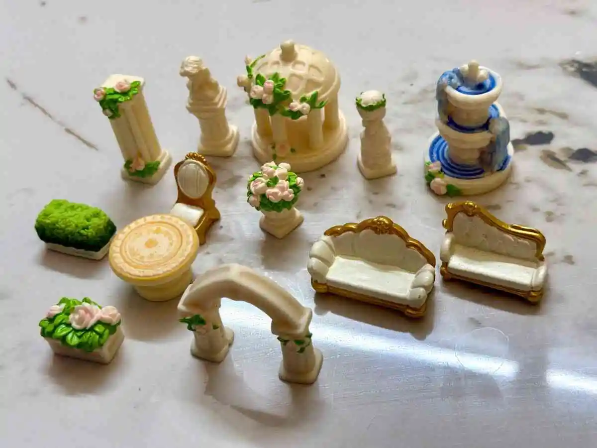 Royal Palace Flower Garden Miniature Set - Image 3
